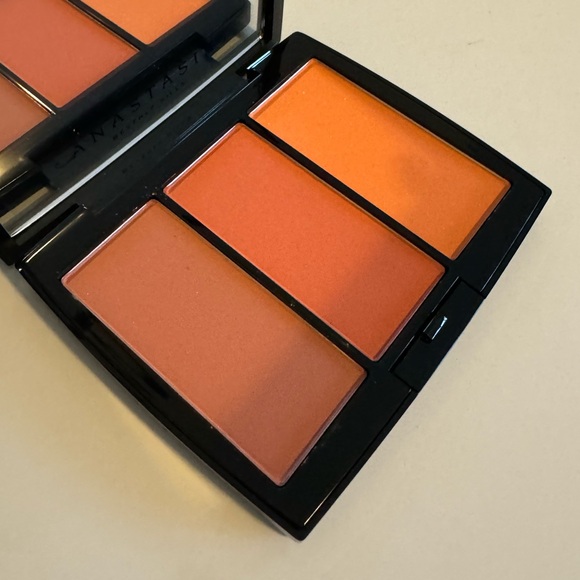 New ABH Blush Trio in Peachy Love - Picture 2 of 4